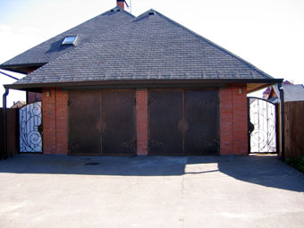 Forged gate and wicket-gate